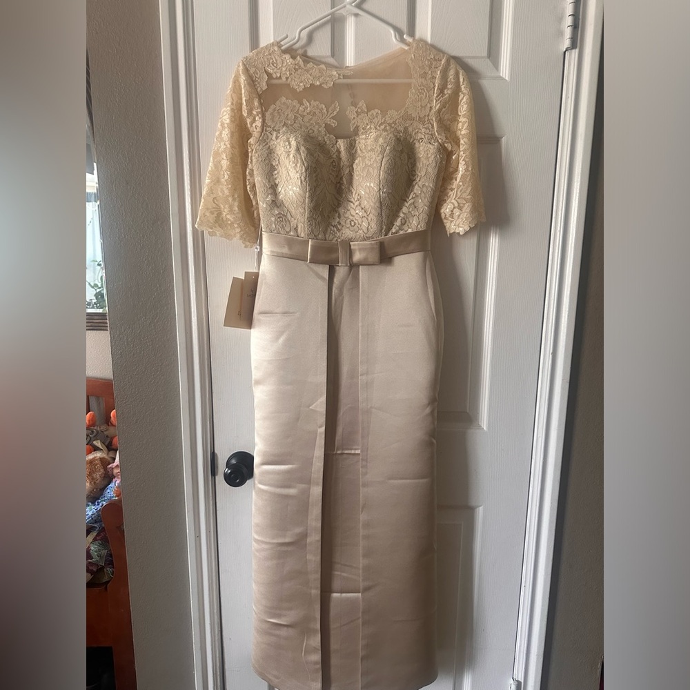 LT LANTING BRIDE BEIGE SHORT SLEEVE LACE TOP LONG FITTED DRESS SIZE 26 NWT